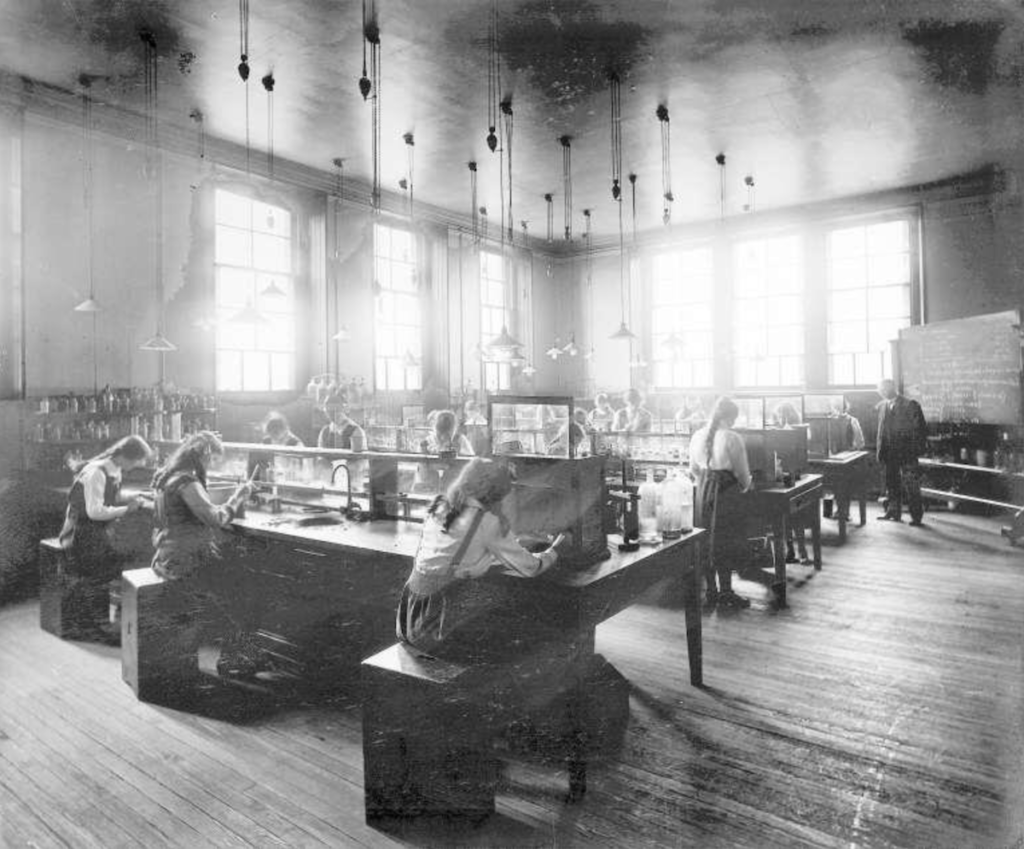 The Science Room, Woodside School 1916. Image Credit: Mitchell Library - ZULU | BOHO | Urban Pulse | PBSA News